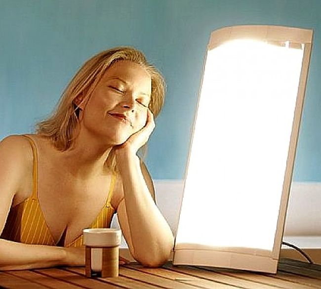 Relaxing under a bright light is enough for resetting your biological clock